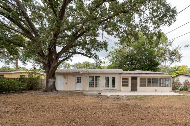 170 SE Serenata Court, Port St Lucie, FL 34983