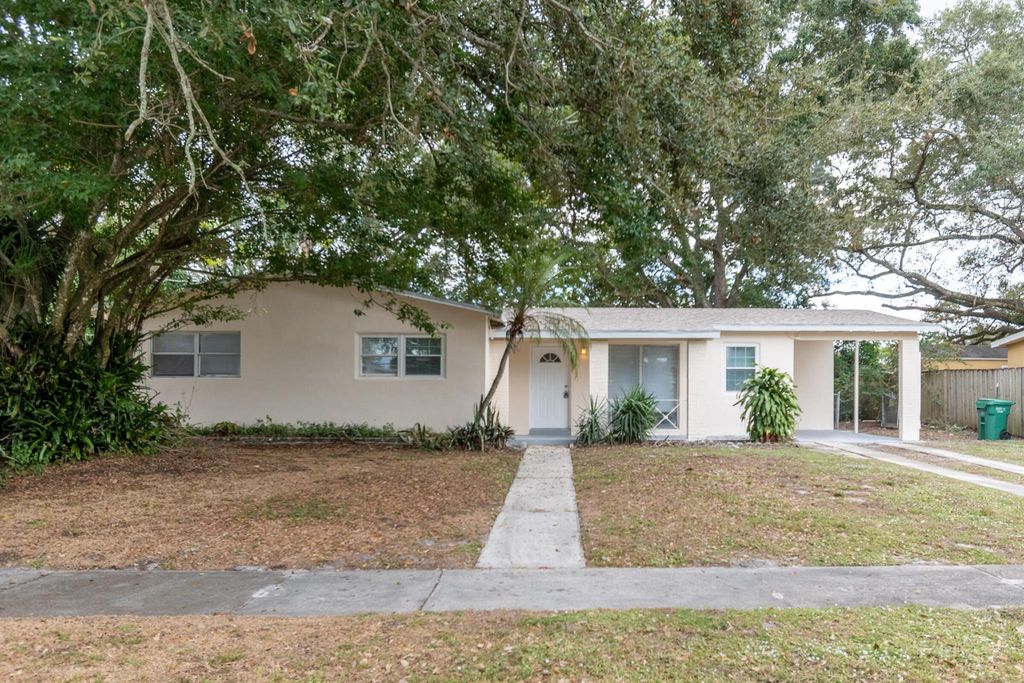 170 SE Serenata Court, Port St Lucie, FL 34983