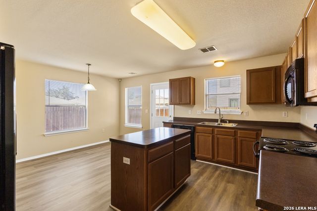 8623 Widgeon Ct, San Antonio, TX 78245