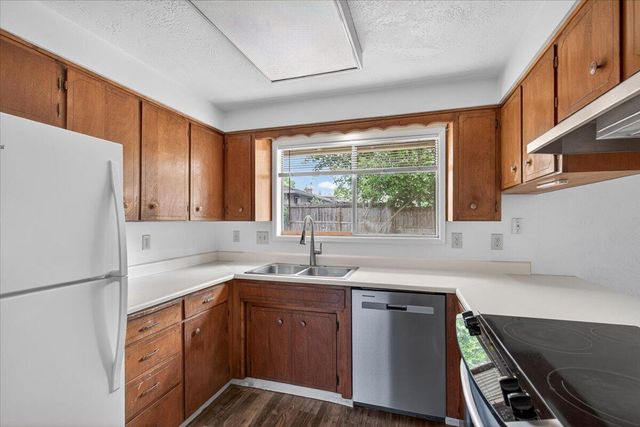 415 Sutter Avenue, Medford, OR 97504