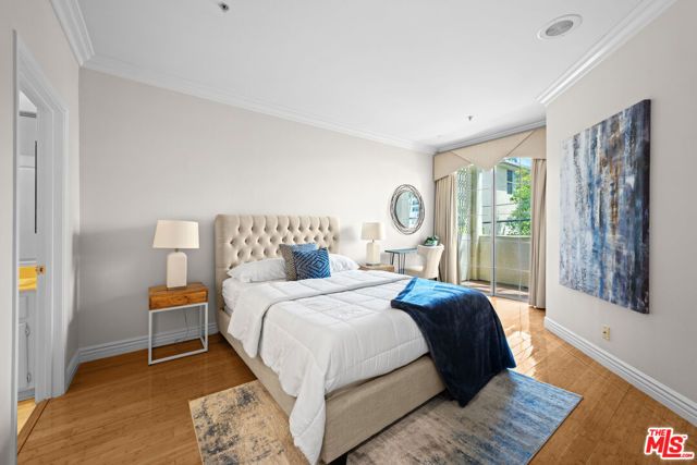 7218 Hillside Avenue 202, Los Angeles, CA 90046