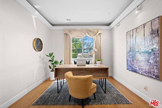 7218 Hillside Avenue 202, Los Angeles, CA 90046