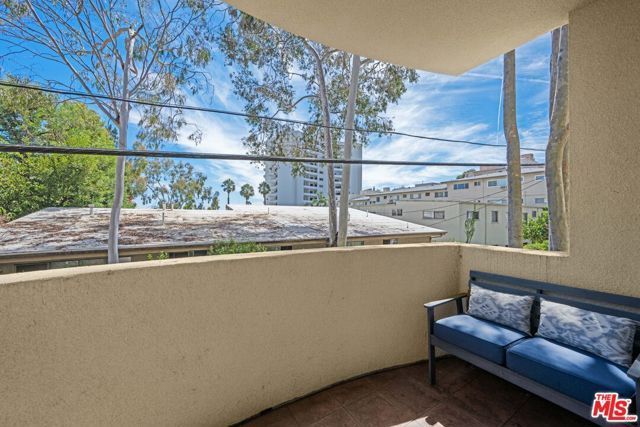 7218 Hillside Avenue 202, Los Angeles, CA 90046