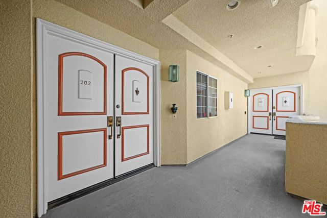 7218 Hillside Avenue 202, Los Angeles, CA 90046