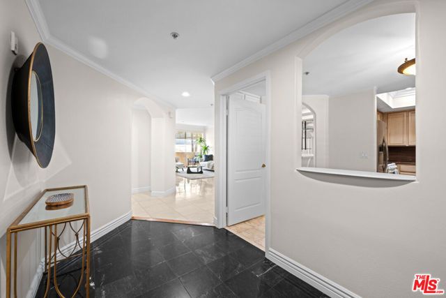 7218 Hillside Avenue 202, Los Angeles, CA 90046