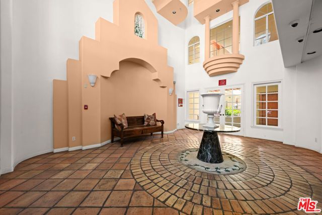 7218 Hillside Avenue 202, Los Angeles, CA 90046
