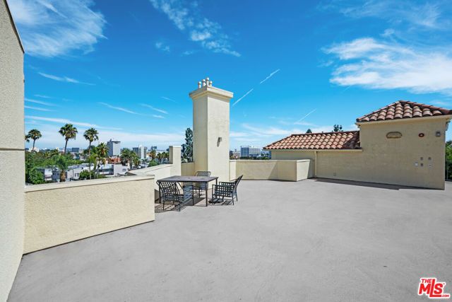 7218 Hillside Avenue 202, Los Angeles, CA 90046