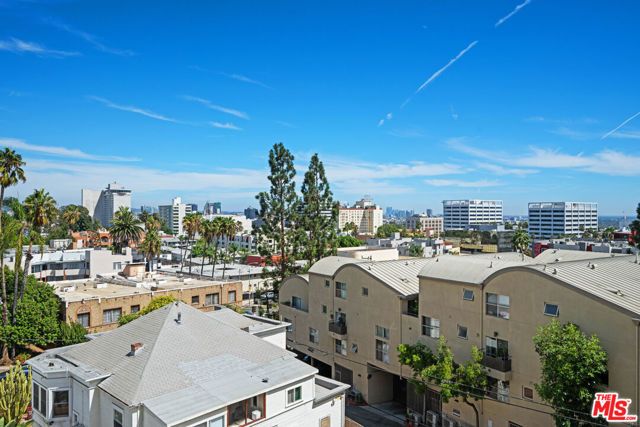 7218 Hillside Avenue 202, Los Angeles, CA 90046