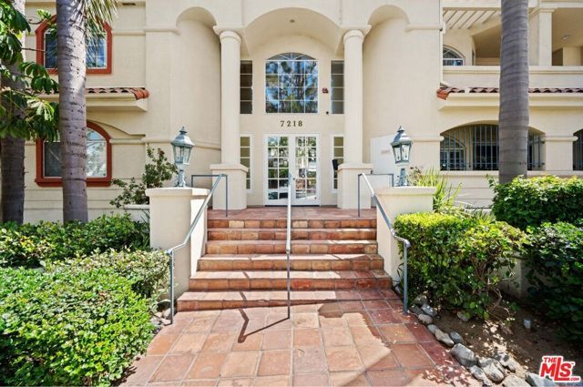 7218 Hillside Avenue 202, Los Angeles, CA 90046