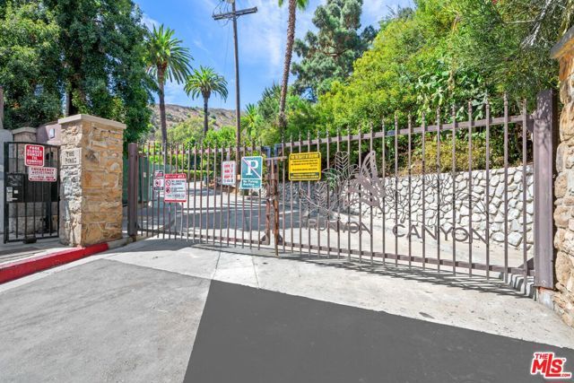7218 Hillside Avenue 202, Los Angeles, CA 90046