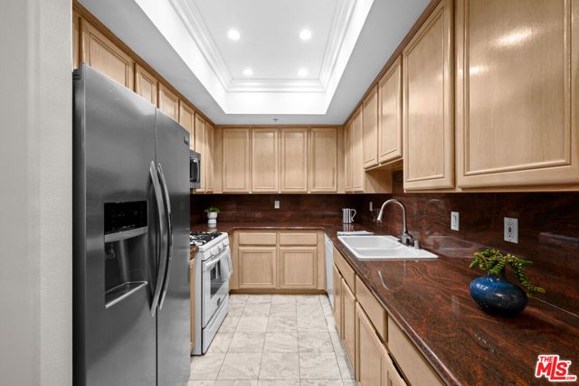 7218 Hillside Avenue 202, Los Angeles, CA 90046