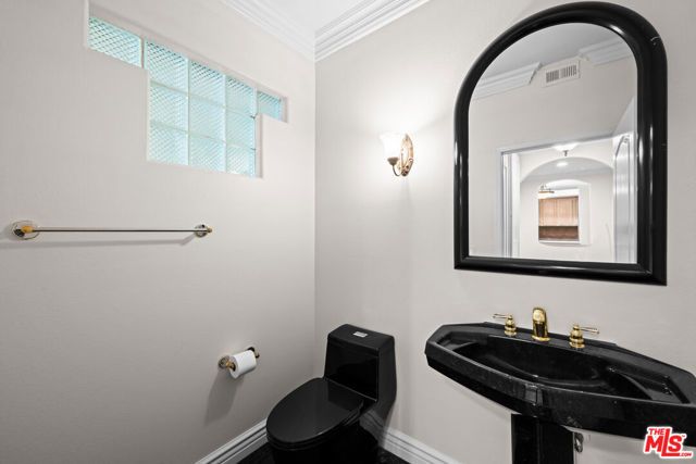 7218 Hillside Avenue 202, Los Angeles, CA 90046