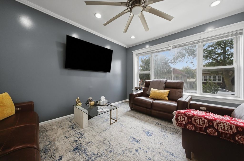 4862 W St Paul Avenue, Chicago, IL 60639 — photo 4