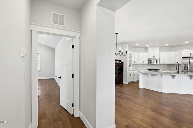 409 Sand Pointe Drive, Central Point, OR 97502