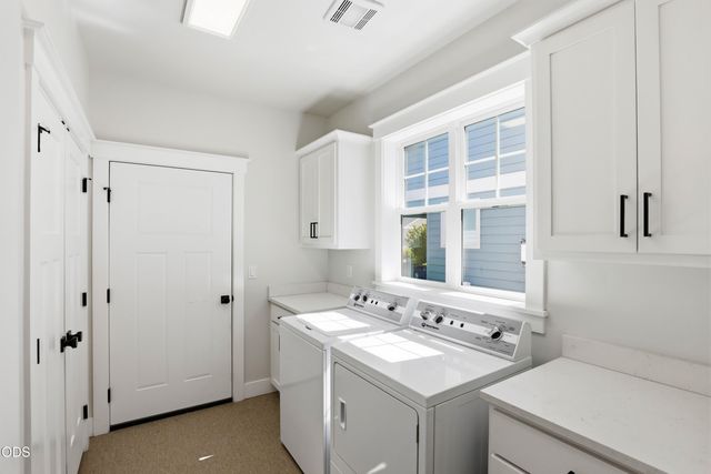 409 Sand Pointe Drive, Central Point, OR 97502