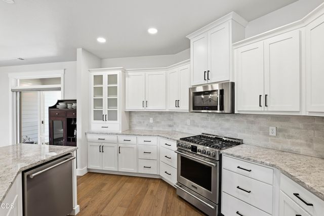 409 Sand Pointe Drive, Central Point, OR 97502