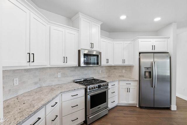 409 Sand Pointe Drive, Central Point, OR 97502
