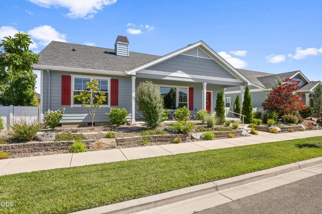 409 Sand Pointe Drive, Central Point, OR 97502