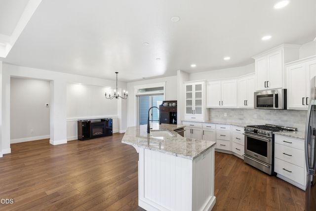 409 Sand Pointe Drive, Central Point, OR 97502