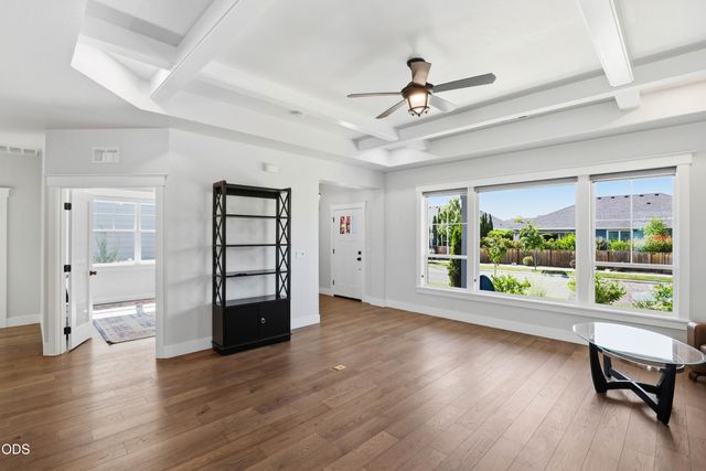 409 Sand Pointe Drive, Central Point, OR 97502