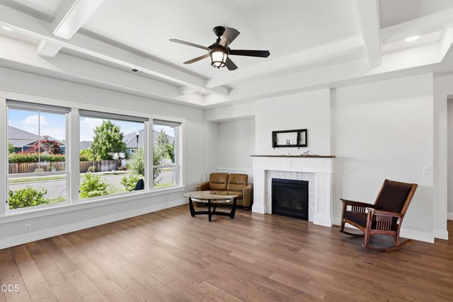 409 Sand Pointe Drive, Central Point, OR 97502