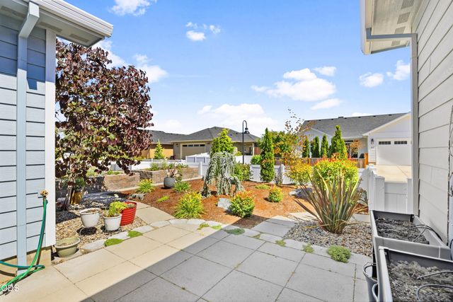 409 Sand Pointe Drive, Central Point, OR 97502