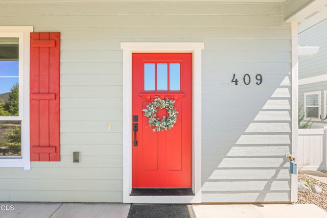 409 Sand Pointe Drive, Central Point, OR 97502