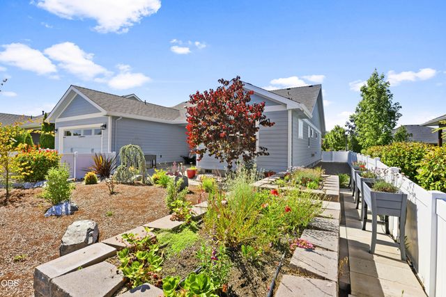 409 Sand Pointe Drive, Central Point, OR 97502