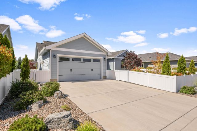 409 Sand Pointe Drive, Central Point, OR 97502