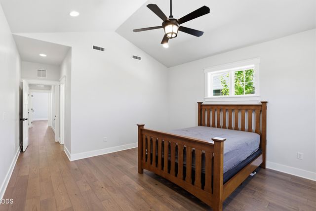 409 Sand Pointe Drive, Central Point, OR 97502
