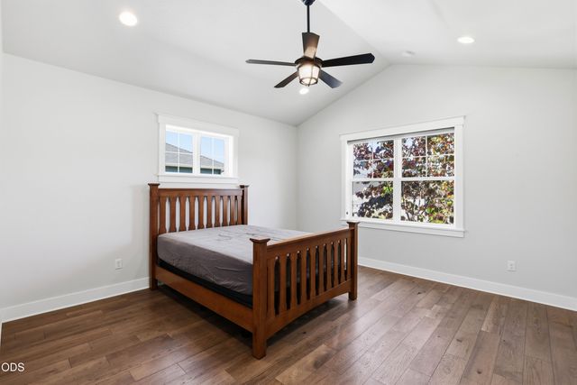 409 Sand Pointe Drive, Central Point, OR 97502