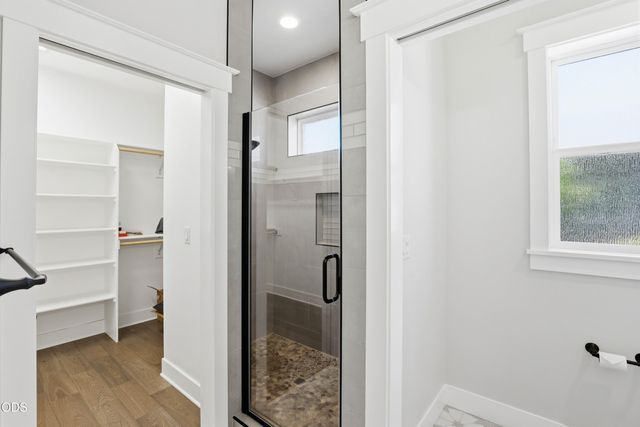 409 Sand Pointe Drive, Central Point, OR 97502