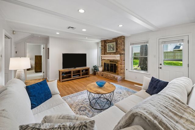 851 Glenchester Drive, Houston, TX 77079