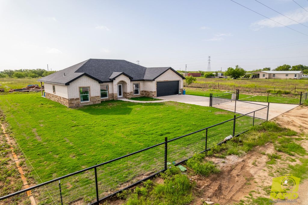 Image 3 of property listing at 7352 Rust Road, San Angelo, TX 76905