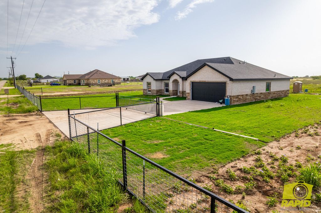 Image 4 of property listing at 7352 Rust Road, San Angelo, TX 76905