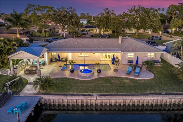 5166 HORSESHOE PLACE NE, St Petersburg, FL 33703