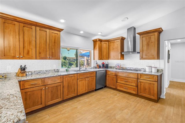 5166 HORSESHOE PLACE NE, St Petersburg, FL 33703