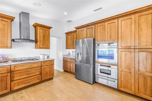 5166 HORSESHOE PLACE NE, St Petersburg, FL 33703