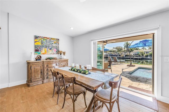 5166 HORSESHOE PLACE NE, St Petersburg, FL 33703