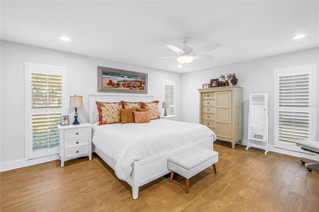 5166 HORSESHOE PLACE NE, St Petersburg, FL 33703