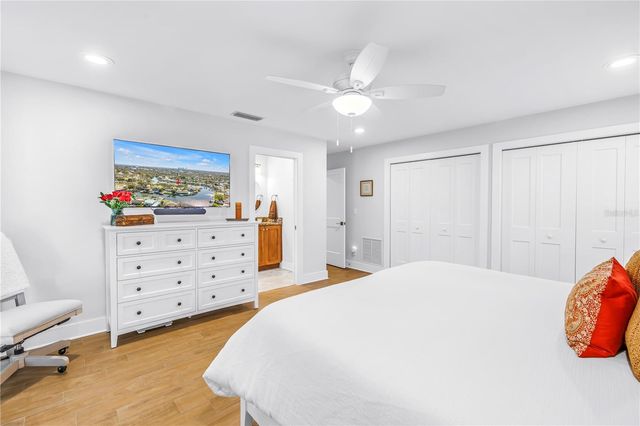 5166 HORSESHOE PLACE NE, St Petersburg, FL 33703