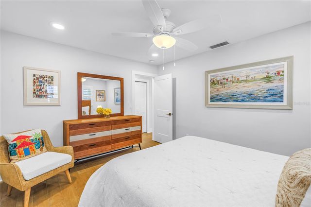 5166 HORSESHOE PLACE NE, St Petersburg, FL 33703