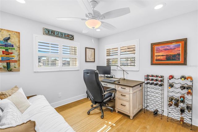 5166 HORSESHOE PLACE NE, St Petersburg, FL 33703