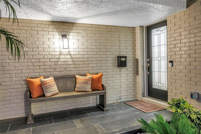 5166 HORSESHOE PLACE NE, St Petersburg, FL 33703