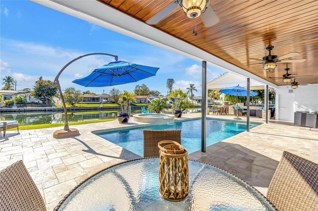 5166 HORSESHOE PLACE NE, St Petersburg, FL 33703