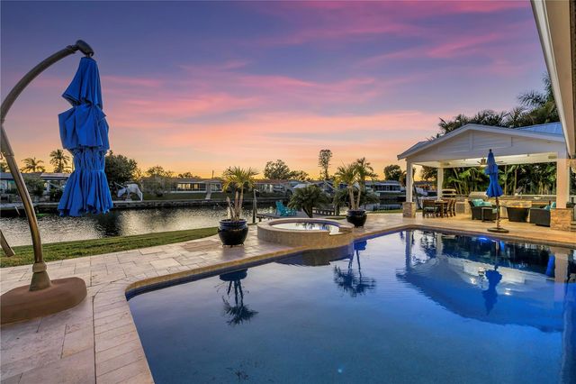 5166 HORSESHOE PLACE NE, St Petersburg, FL 33703