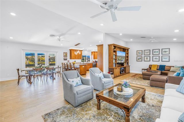 5166 HORSESHOE PLACE NE, St Petersburg, FL 33703