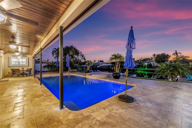 5166 HORSESHOE PLACE NE, St Petersburg, FL 33703