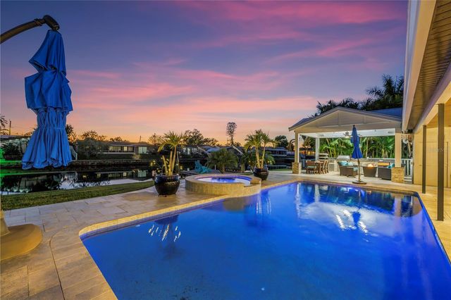 5166 HORSESHOE PLACE NE, St Petersburg, FL 33703