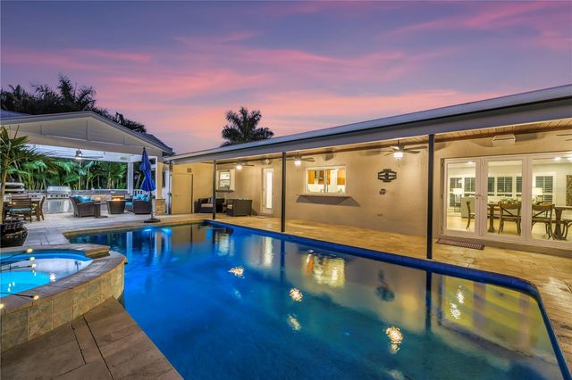 5166 HORSESHOE PLACE NE, St Petersburg, FL 33703